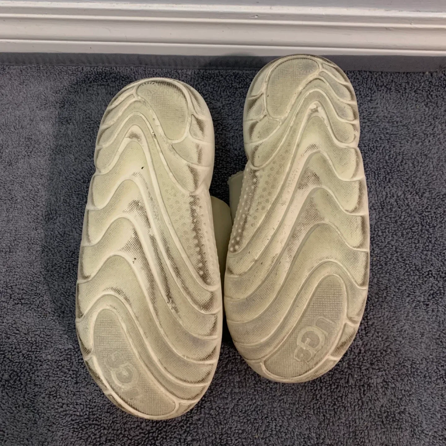 UGG Cream Slides - Size 7 image indicator(5)