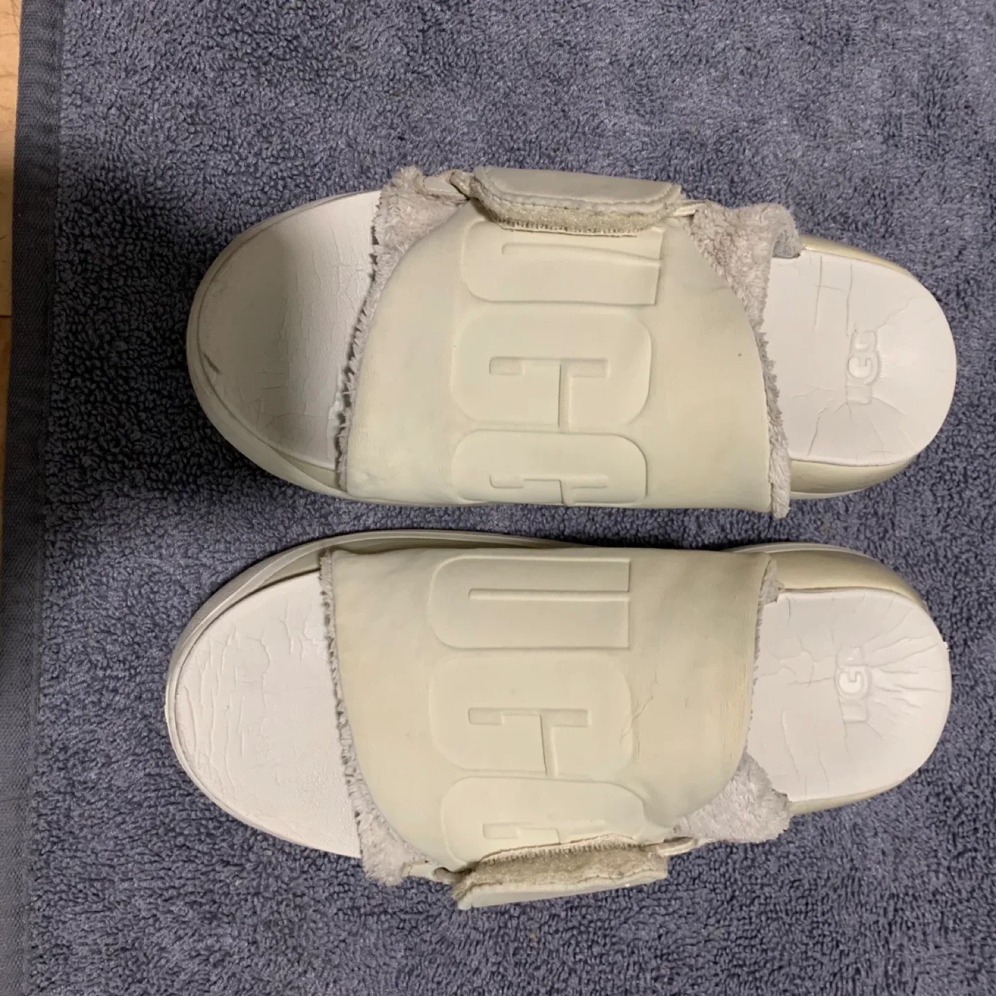 UGG Cream Slides - Size 7 image indicator(4)