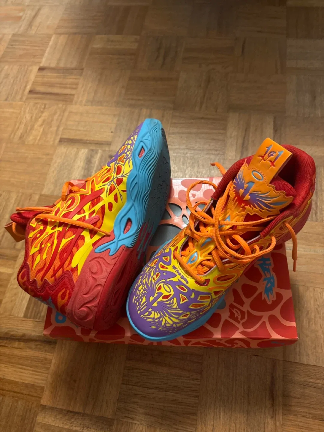Size 9 phoenix LaMelo Ball basketball shoes. image indicator(3)