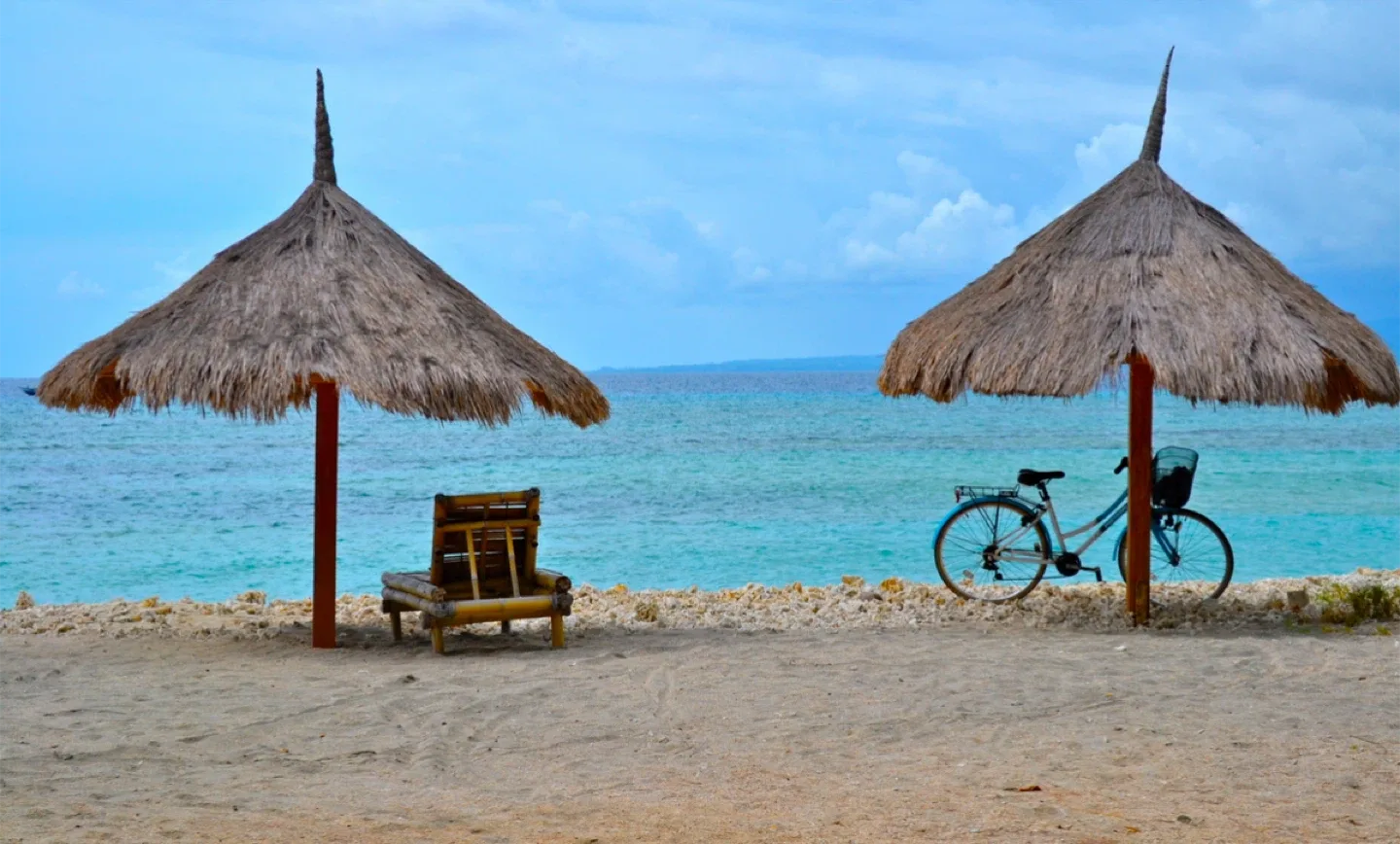 Island paradise at the beach - photograph of Gili Islands, Bali image indicator(2)