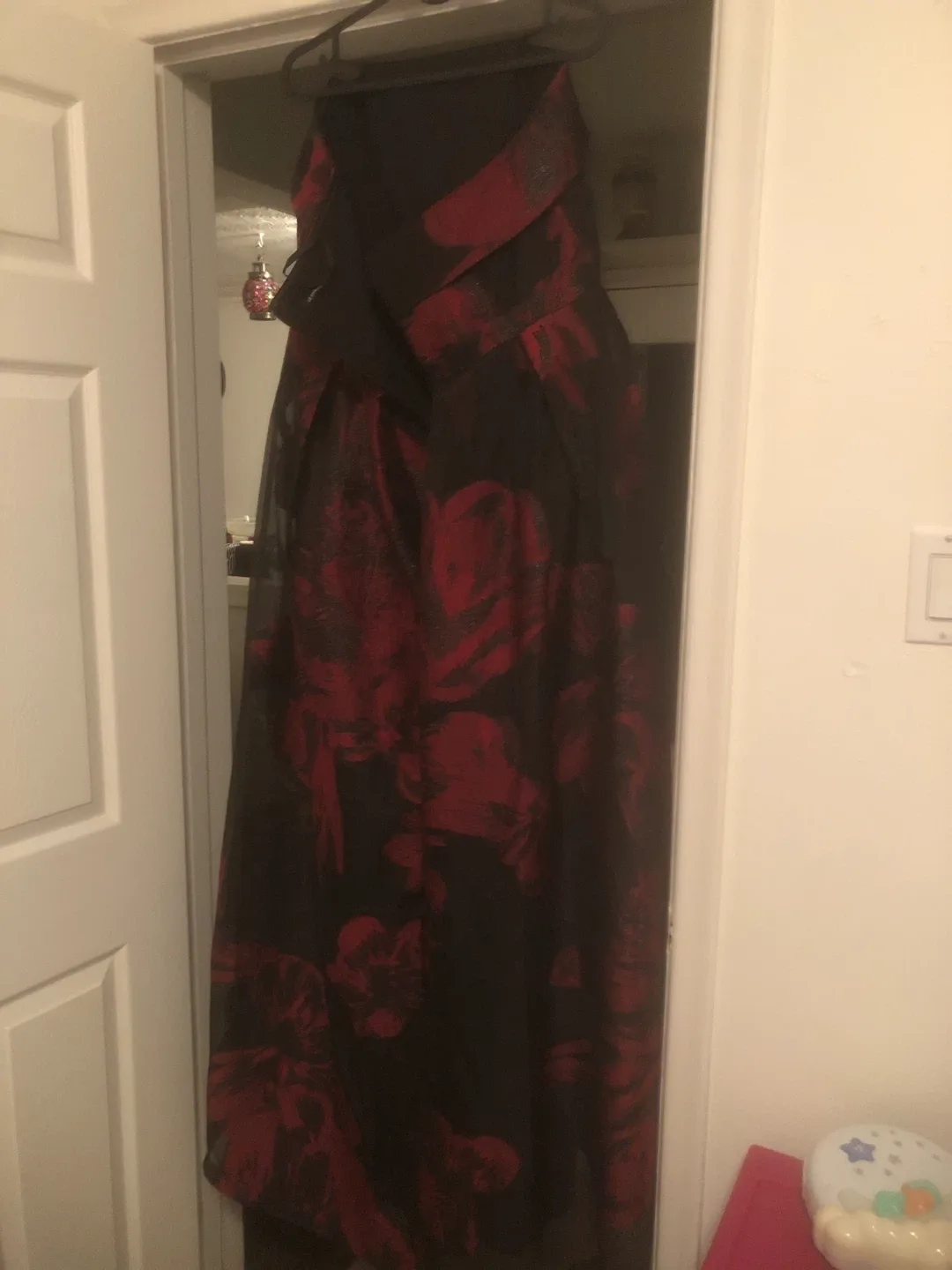 Le Chateau Black & Red Floral Dress image indicator(2)