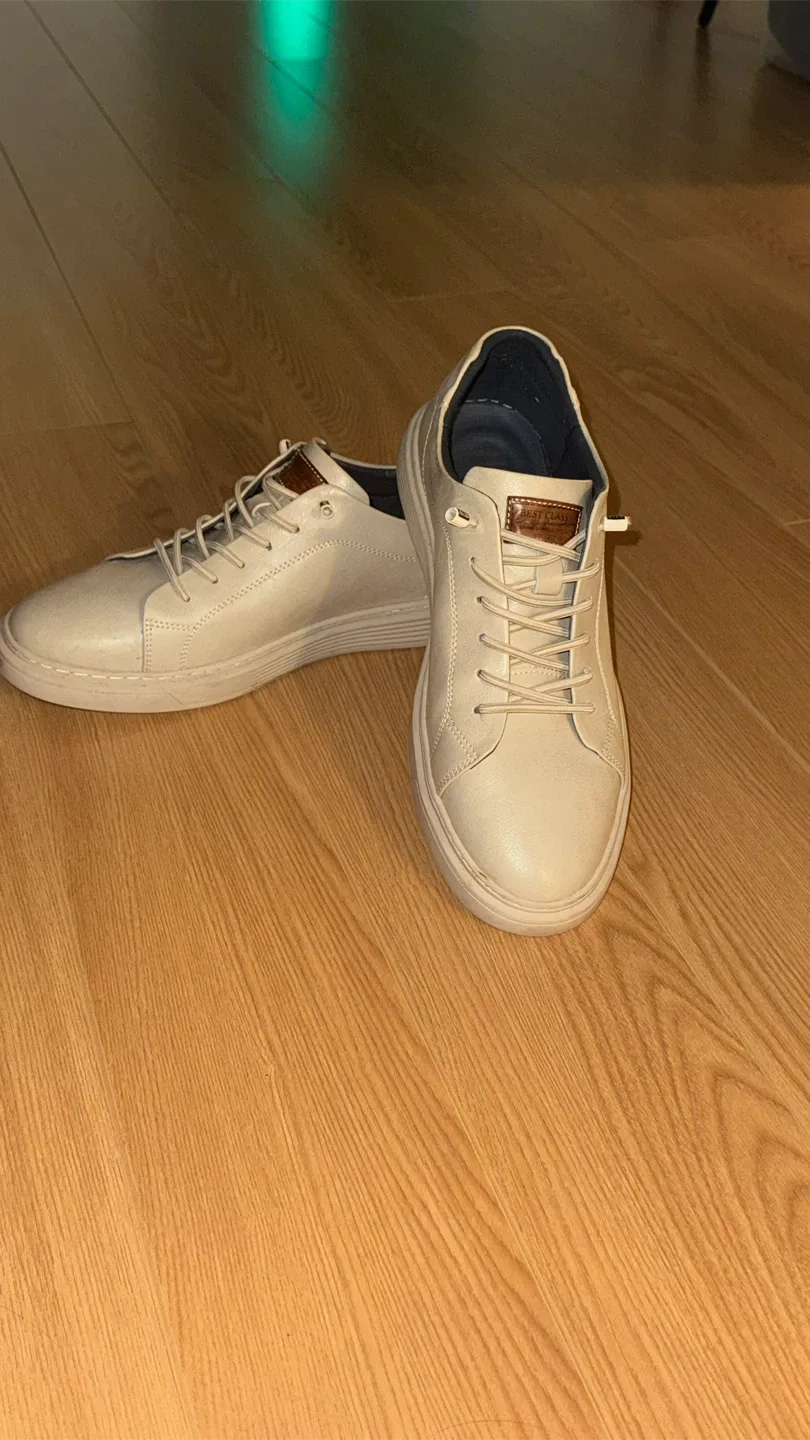 Best Classic Men's Sneakers - Size 11 image indicator(2)