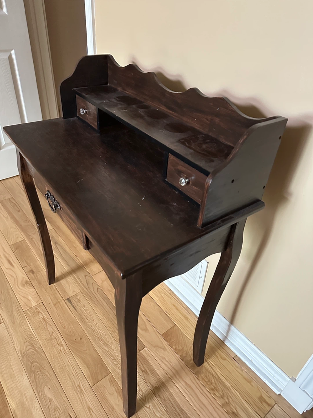 Beautiful Solid Vanity Desk (CAN DELIVER) - photo 2