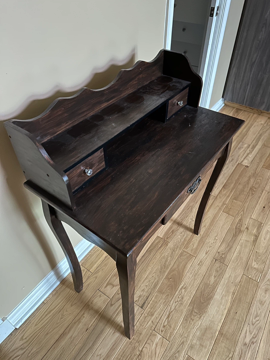 Beautiful Solid Vanity Desk (CAN DELIVER) - photo 5