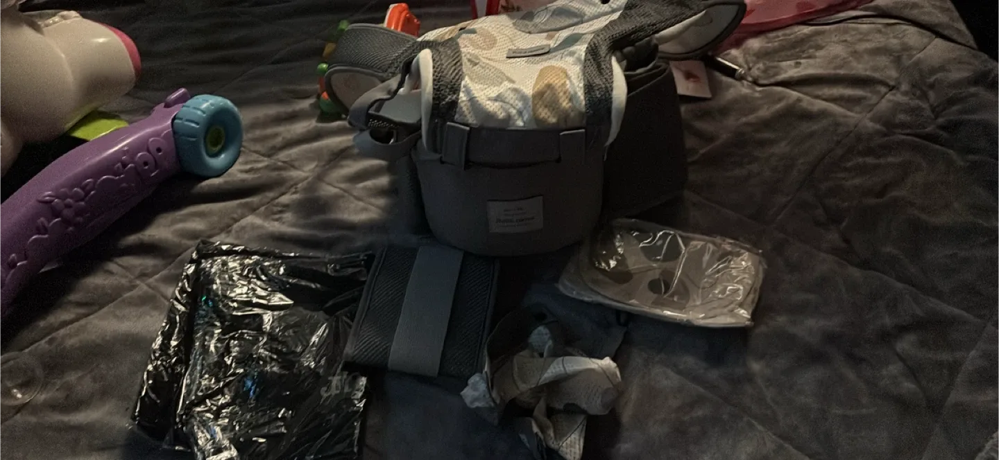 Bébamour Baby Carrier - Like New! image indicator(2)