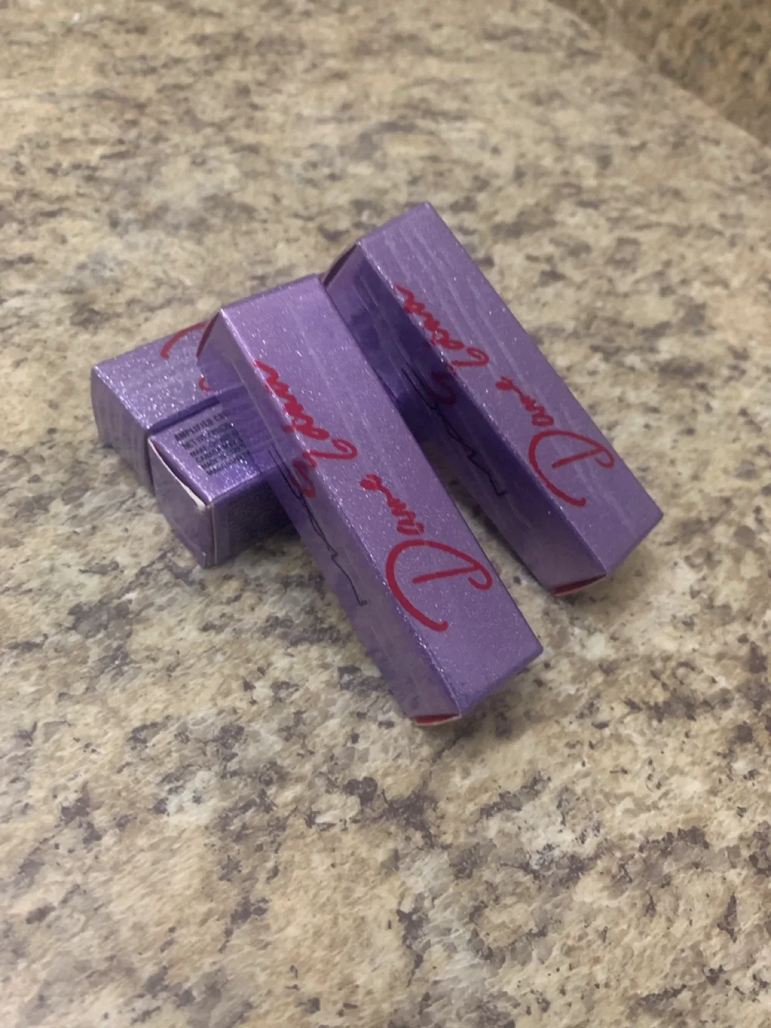 MAC Amplified Creme Lipstick - Dame Classic image indicator(2)