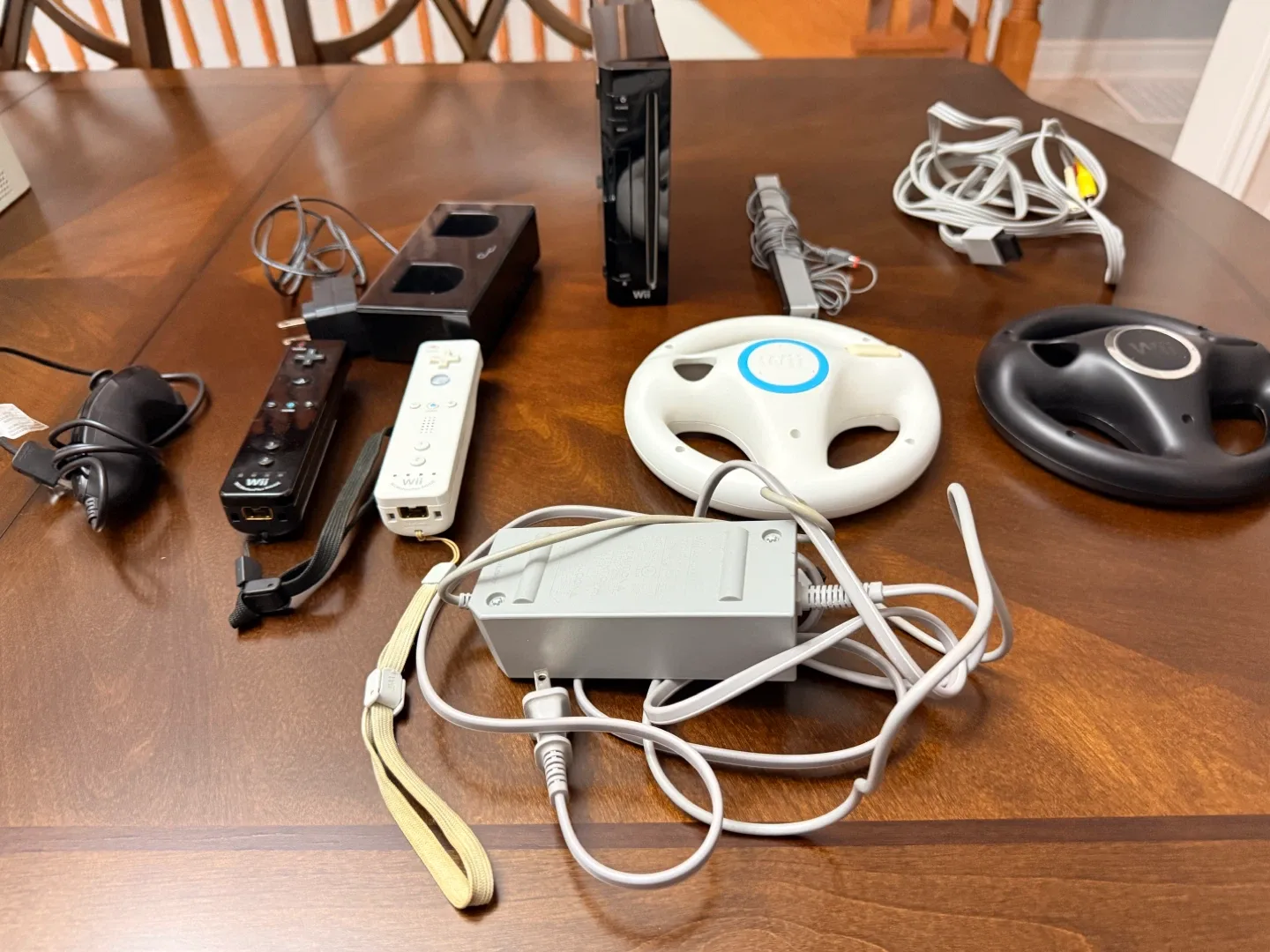 Nintendo Wii Console with Accessories image indicator(2)