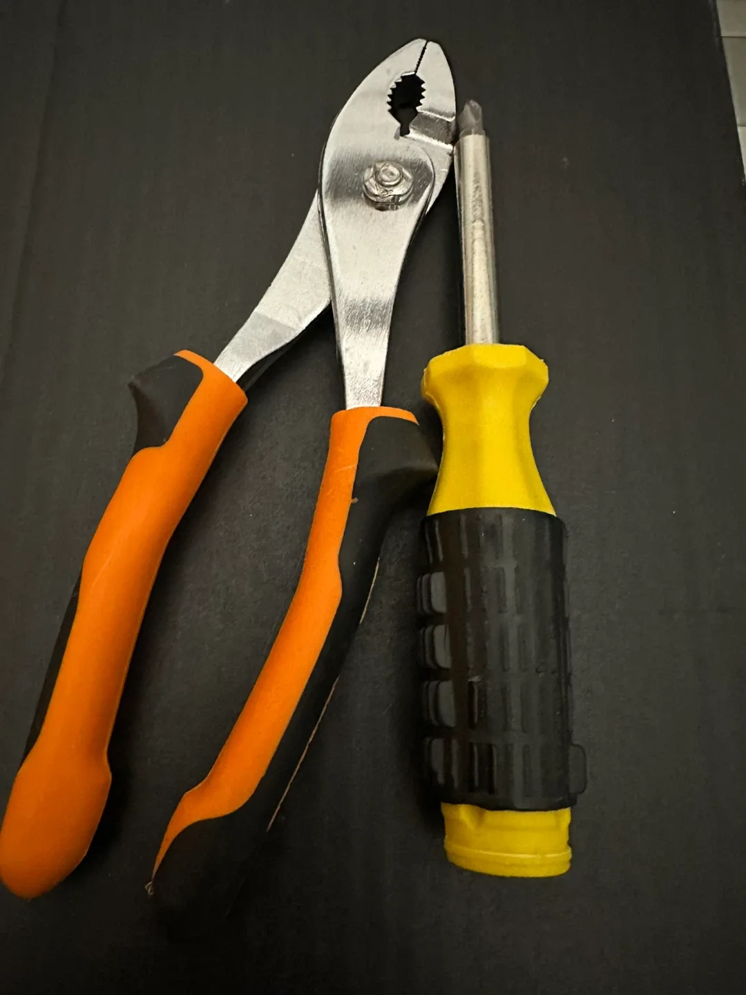 Pliers and Screwdriver Set thumbnail