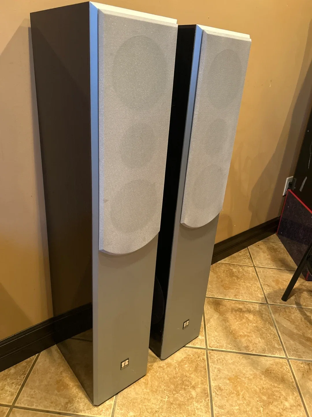 Theatre Research Speakers Tower Pair - Great Sound! image indicator(2)