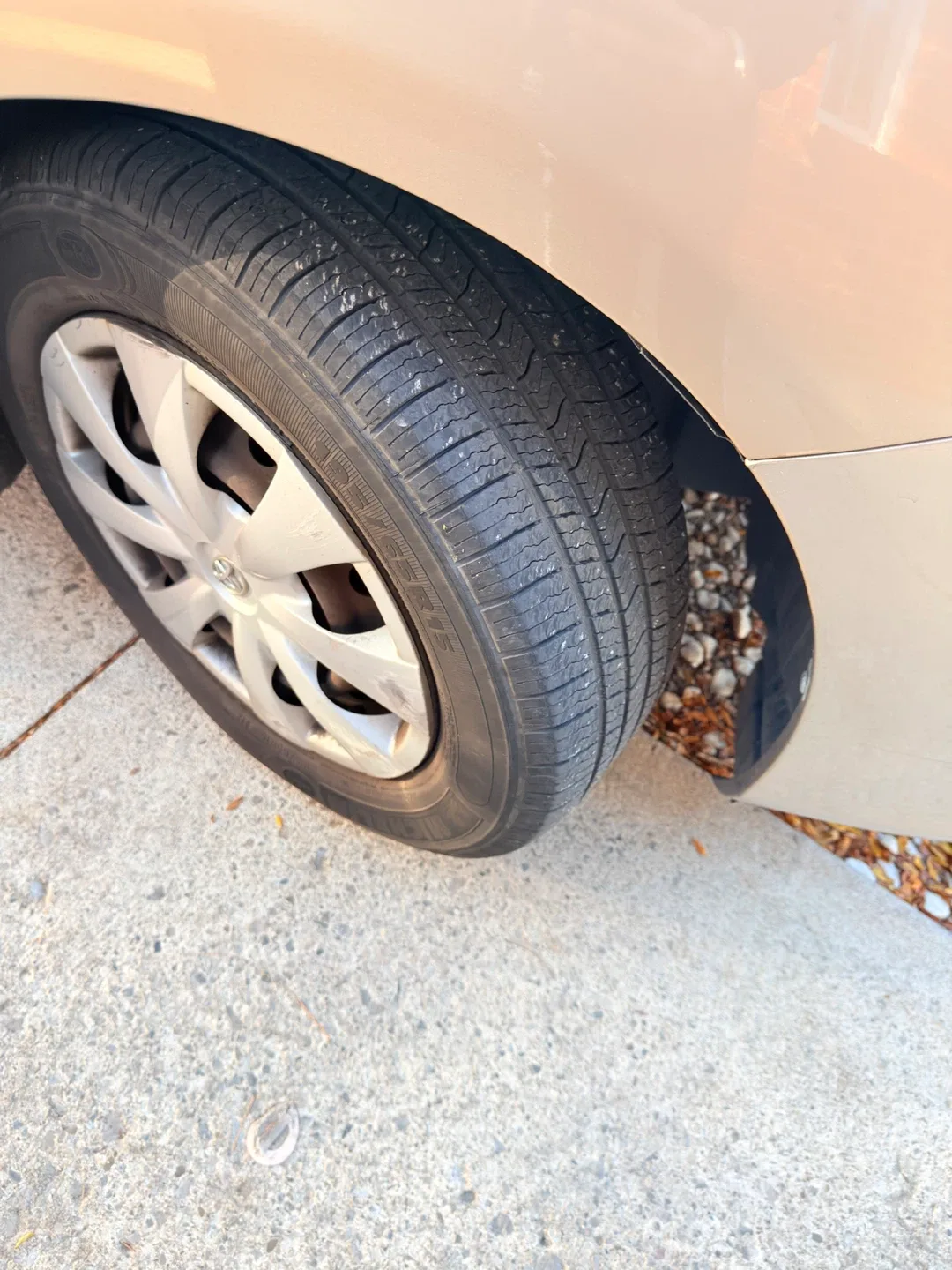 Toyota Corolla - Gold image indicator(3)