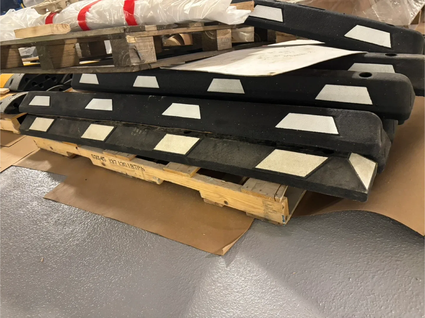 Uline Parking Stop - 6', Rubber, Black/White image indicator(4)