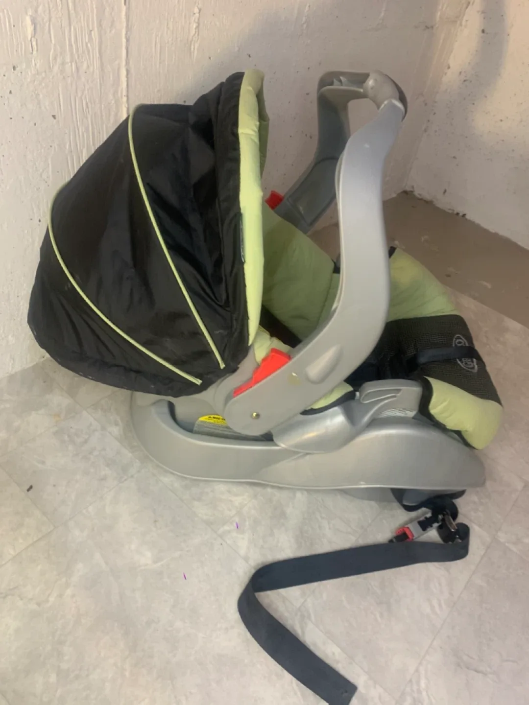 Graco Infant Car Seat - Green baby seats image indicator(10)