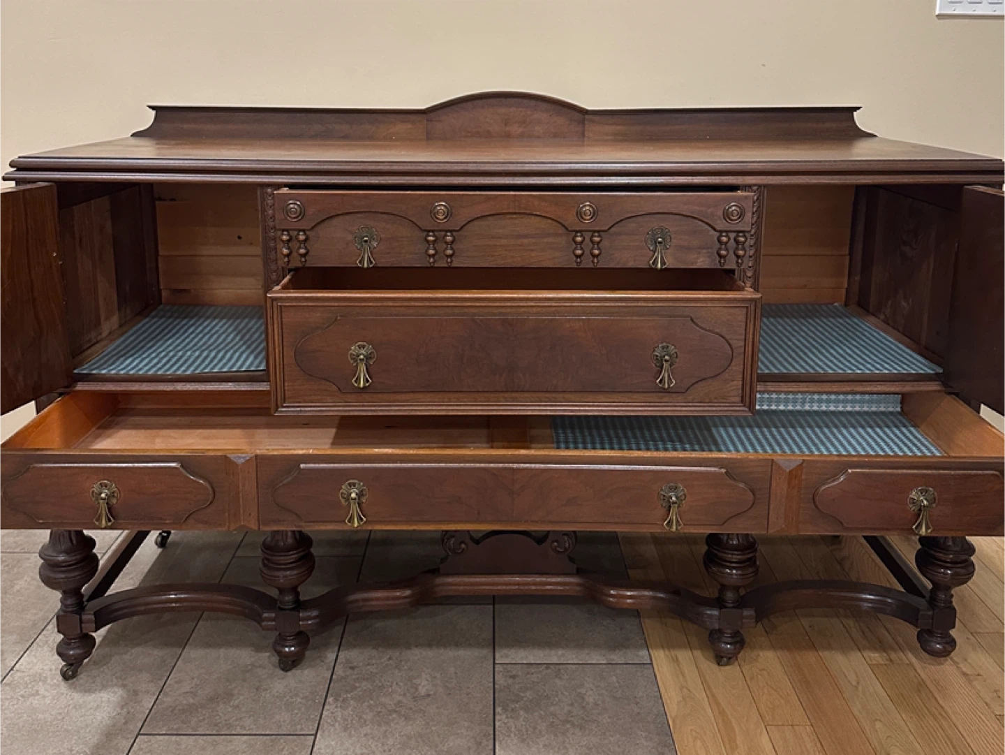 Vintage Spiesz Furniture Walnut Sideboard / Buffet (CAN DELIVER) - photo 2