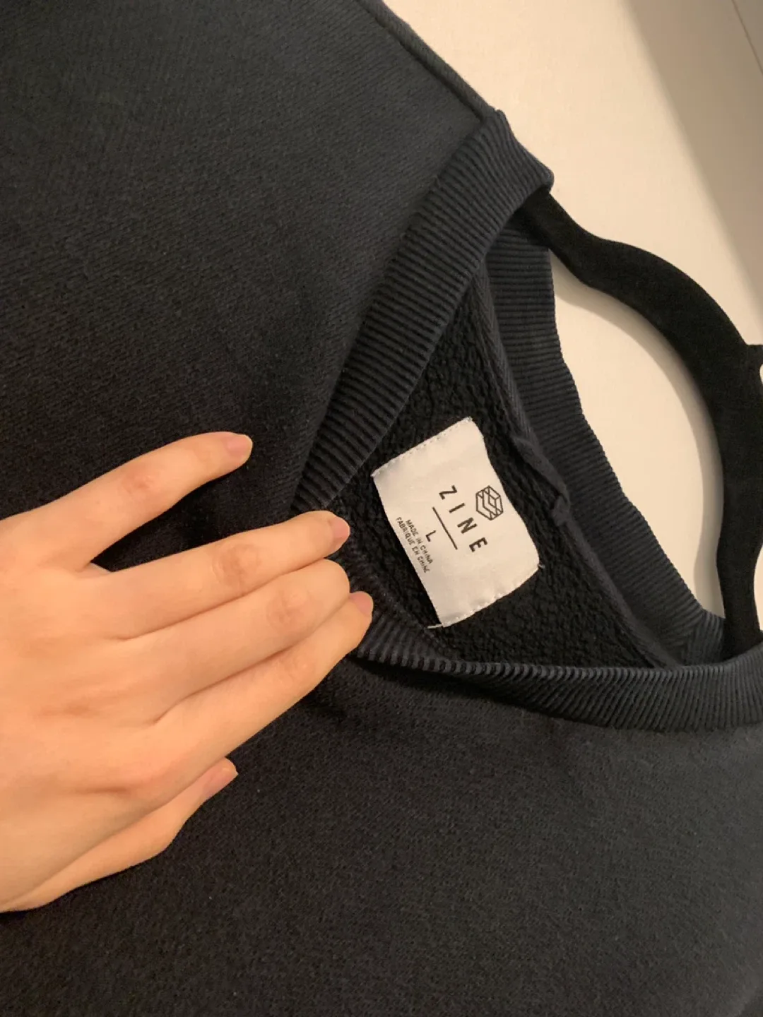 Zine men’s Black Crewneck - Size L image indicator(2)