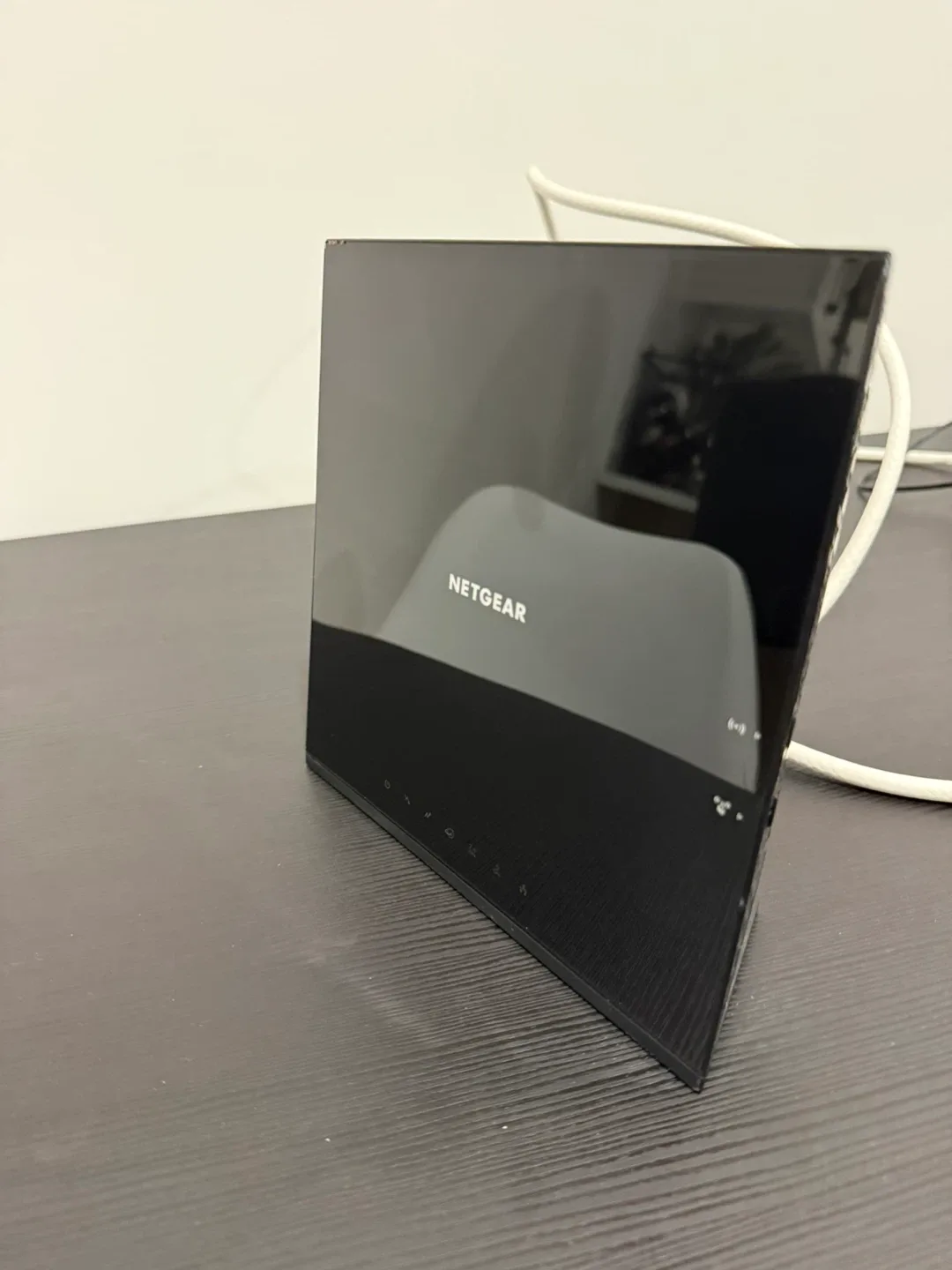 NETGEAR AC1600 WiFi Cable Modem Router image indicator(4)