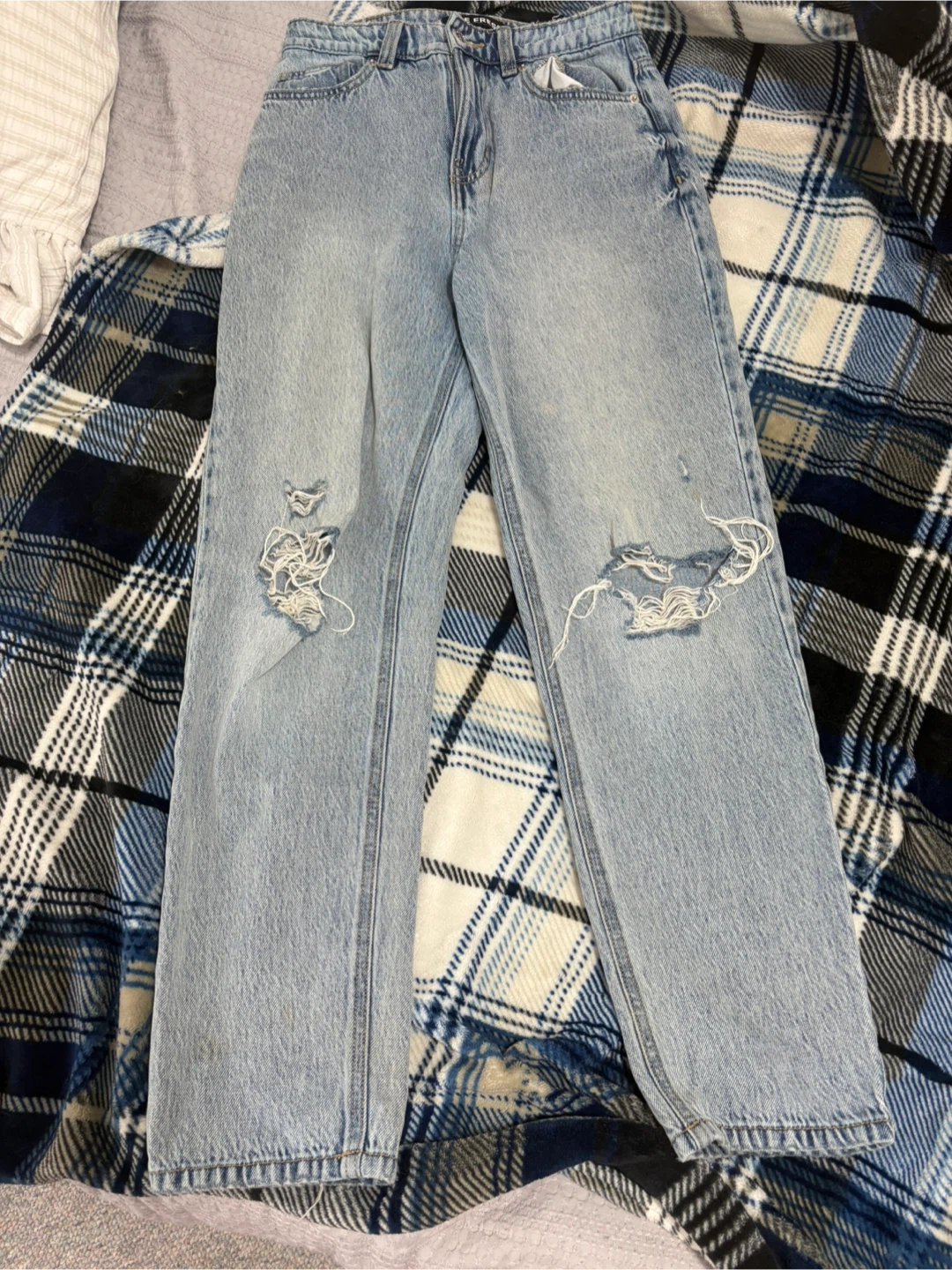 Light Wash Ripped Jeans