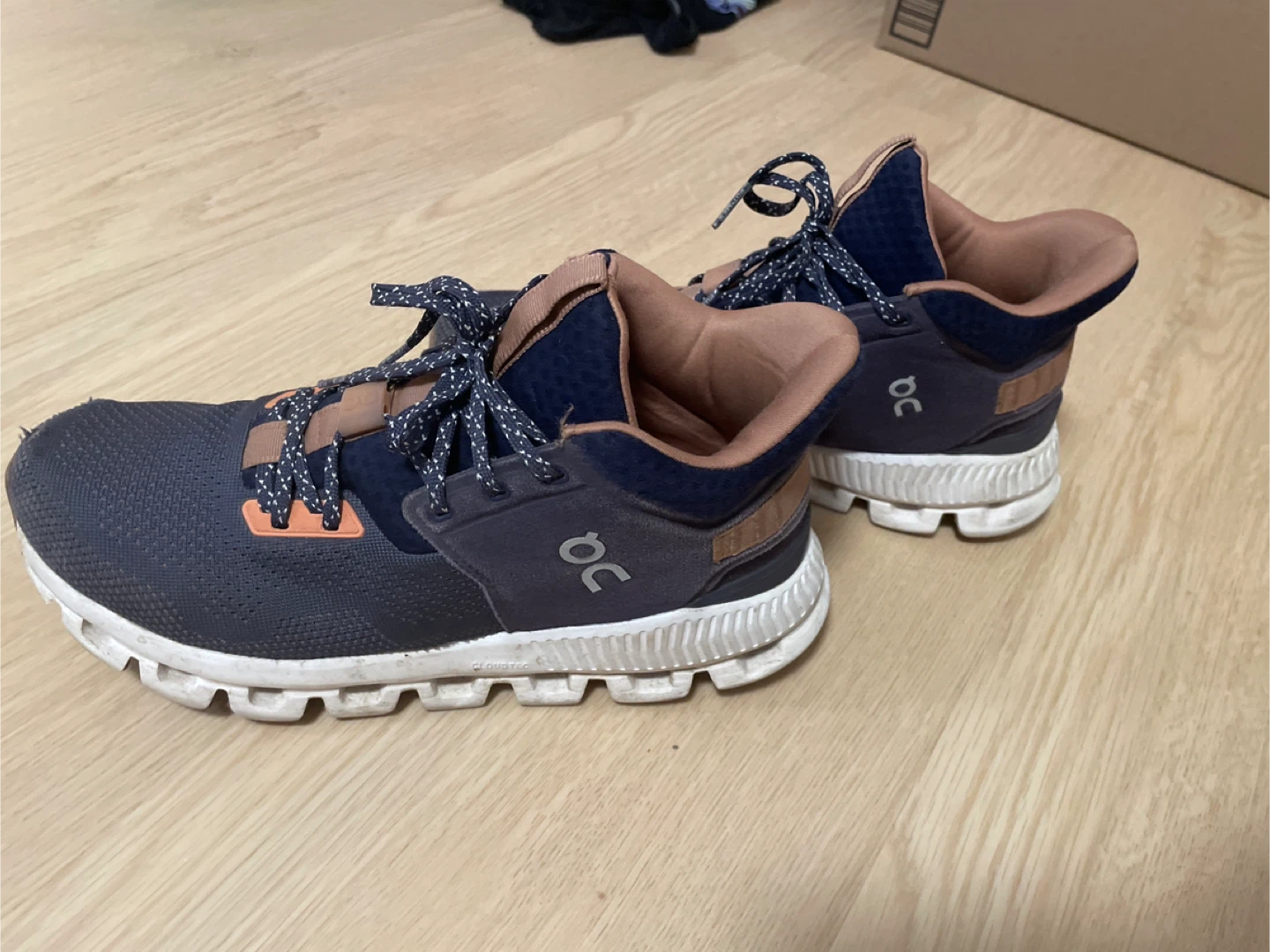 On Running Cloud Hi Waterproof Shoes