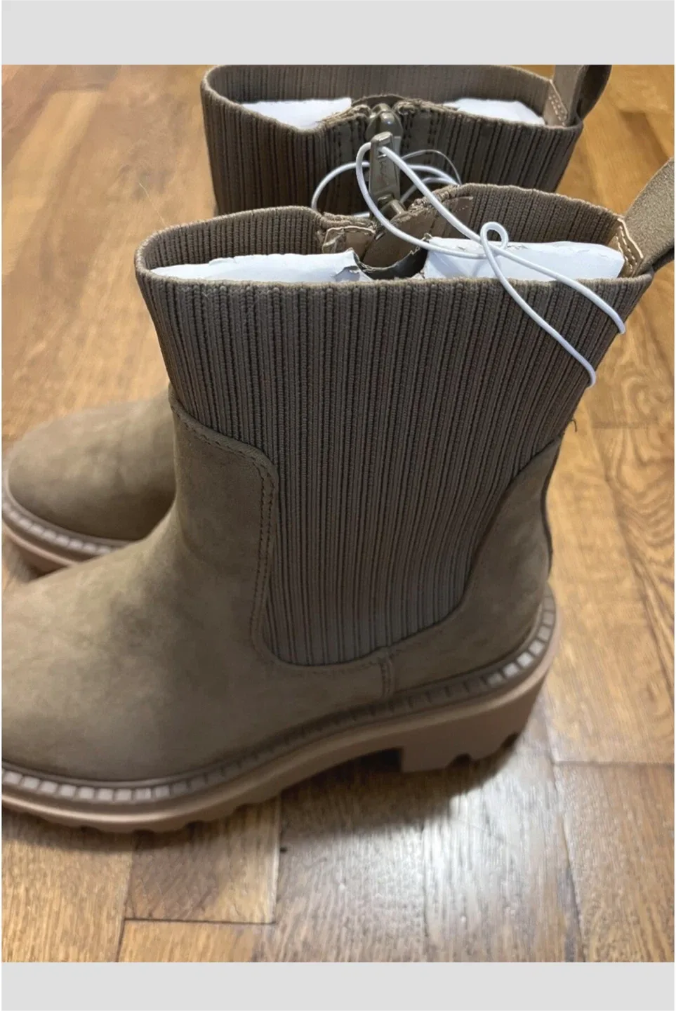 Universal Thread Women's Brown Ankle Boots - Size 8.5 image indicator(2)