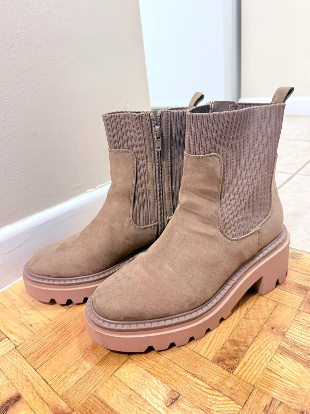 Universal Thread Women's Brown Ankle Boots - Size 8.5