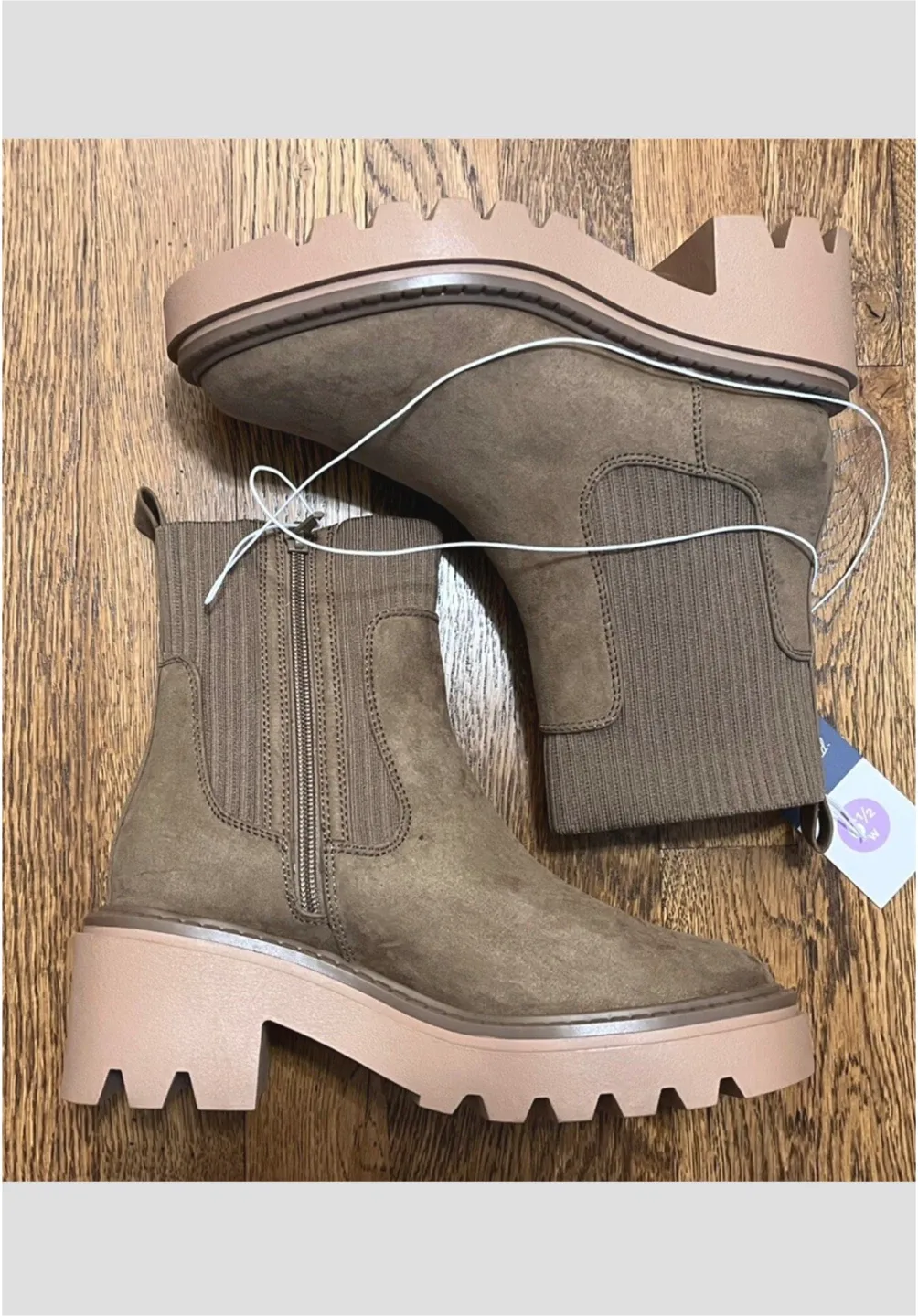 Universal Thread Women's Brown Ankle Boots - Size 8.5 image indicator(6)