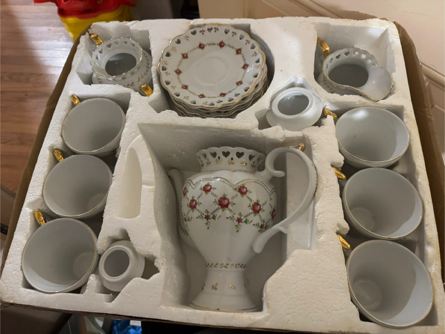 Floral Tea Set - Complete with Teapot & Cups - photo 2