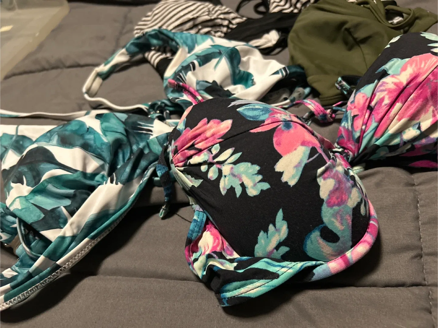 Mixed Lot of Swimsuits🥕 image indicator(3)