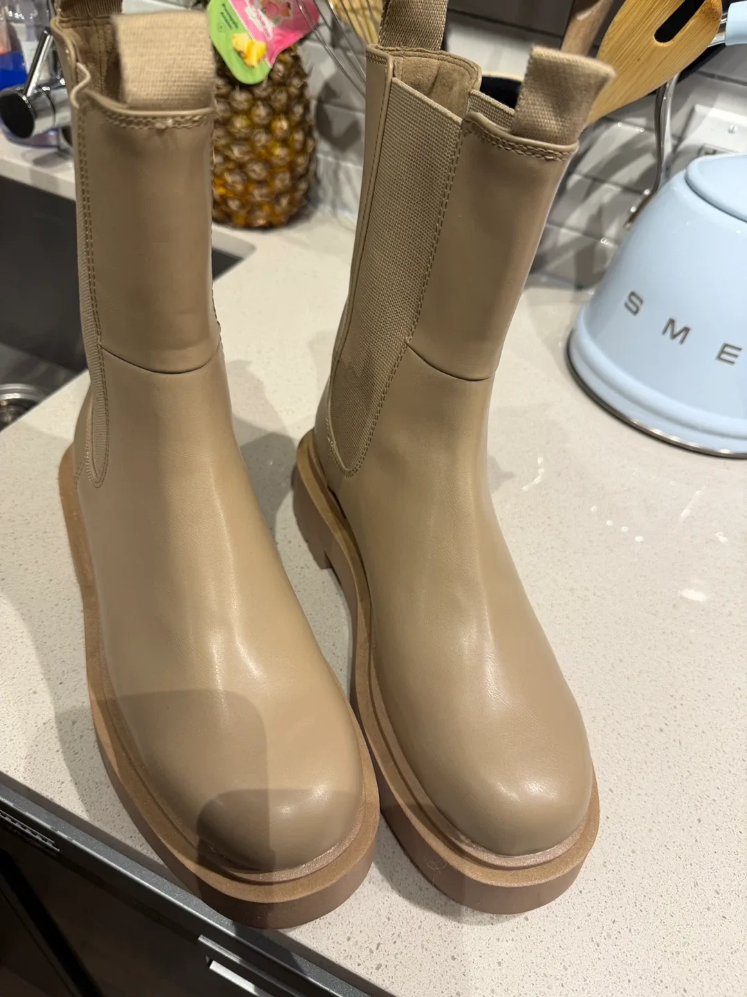 H&M Beige Chelsea Boots - Size 39 image indicator(3)