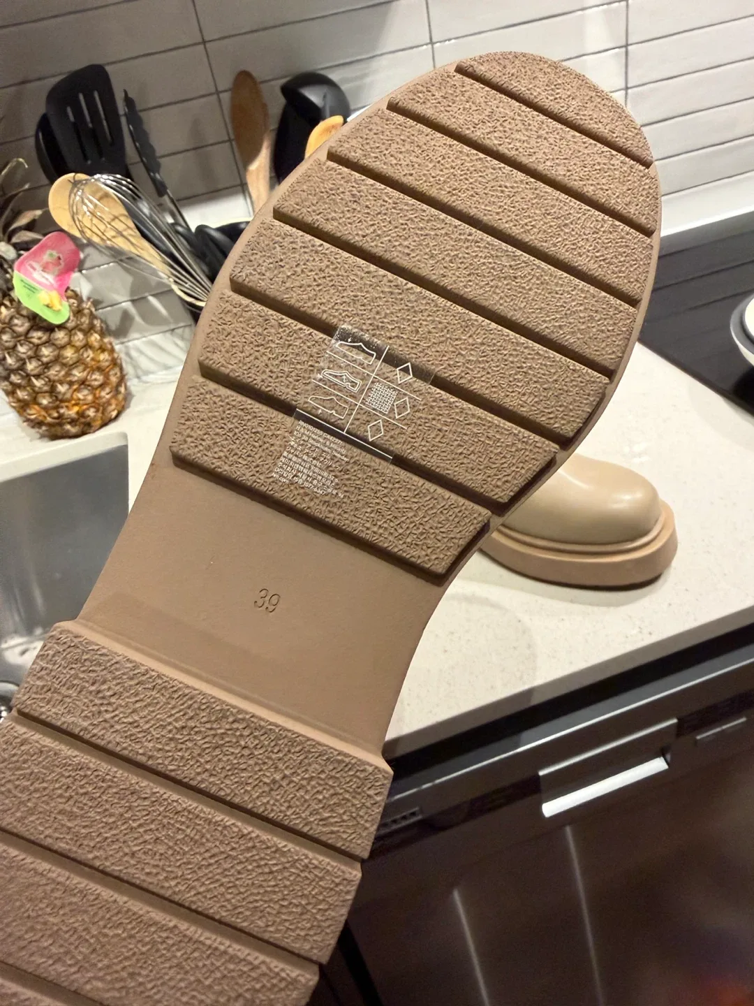 H&M Beige Chelsea Boots - Size 39 image indicator(2)