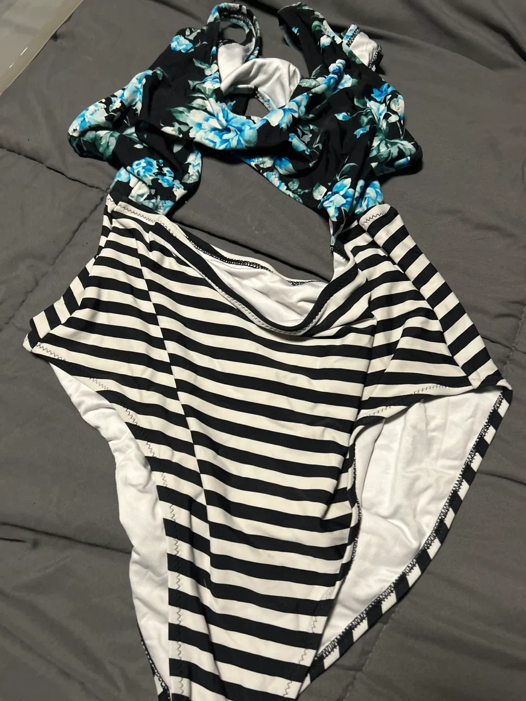 🥕Assorted Swimsuits - Red, Black, Striped, Floral image indicator(4)