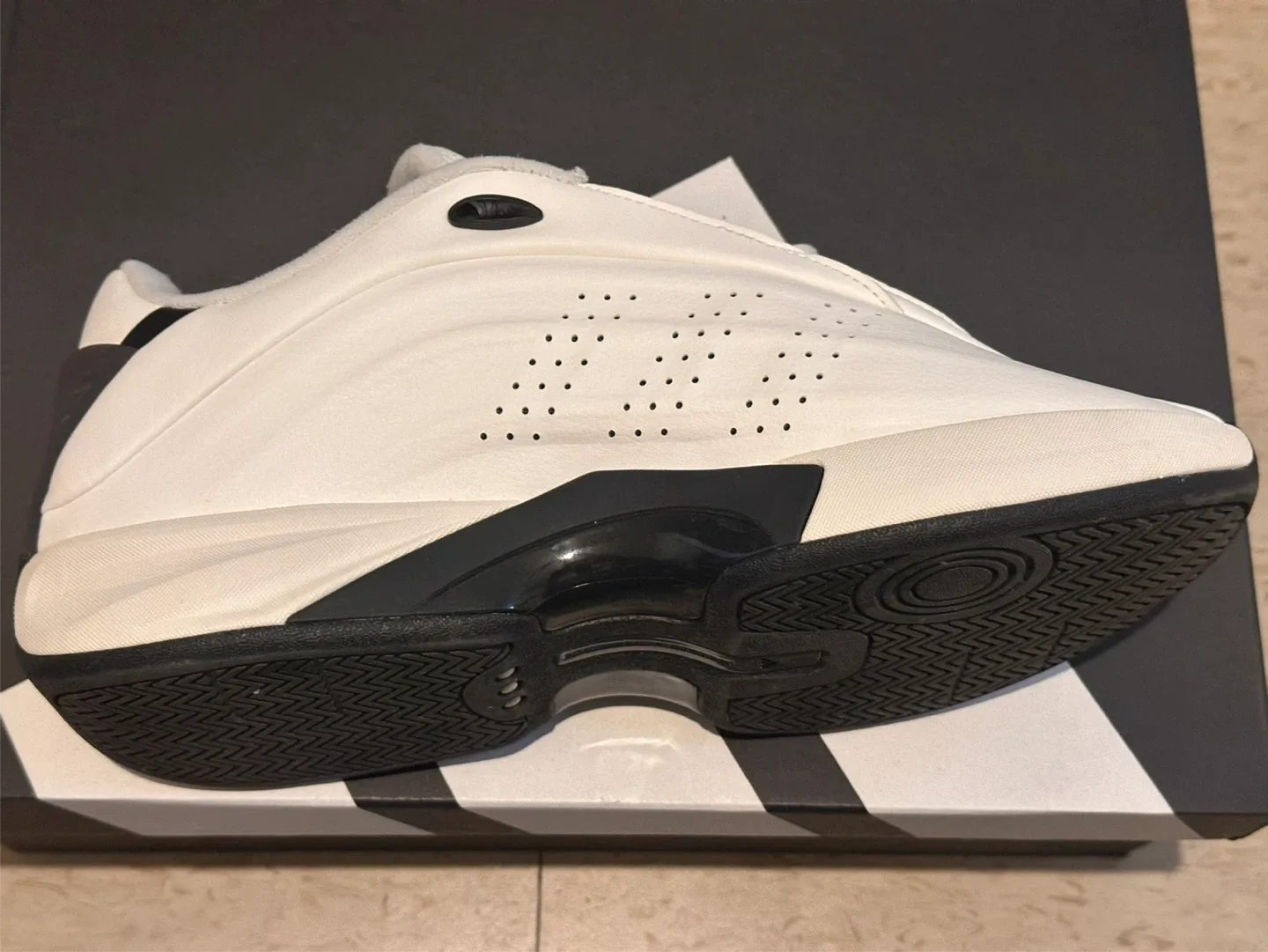 Adidas Nova III Infinity 003, US 10.5, White image indicator(4)