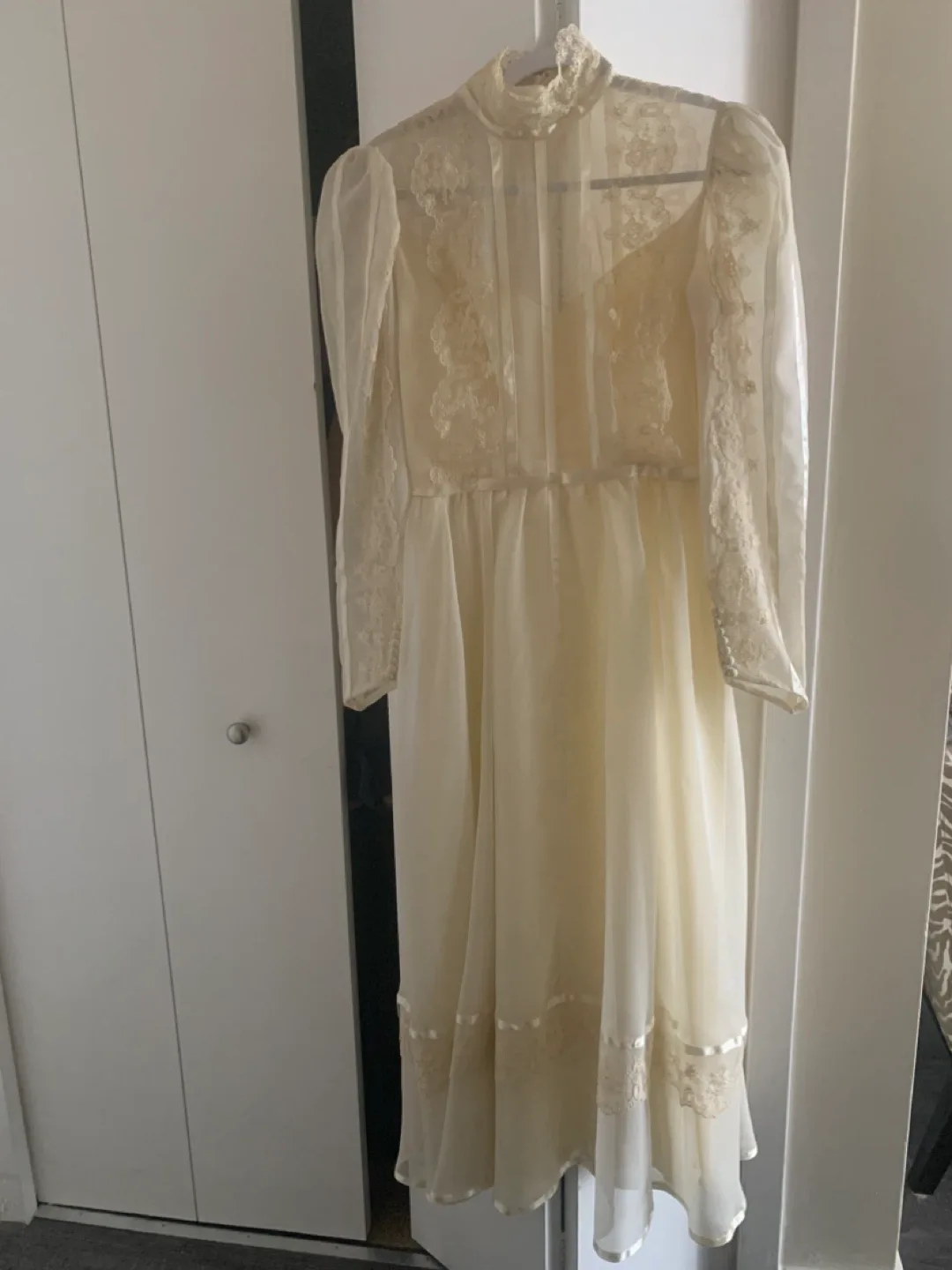 Vintage wedding dress. Sz 10. 1985