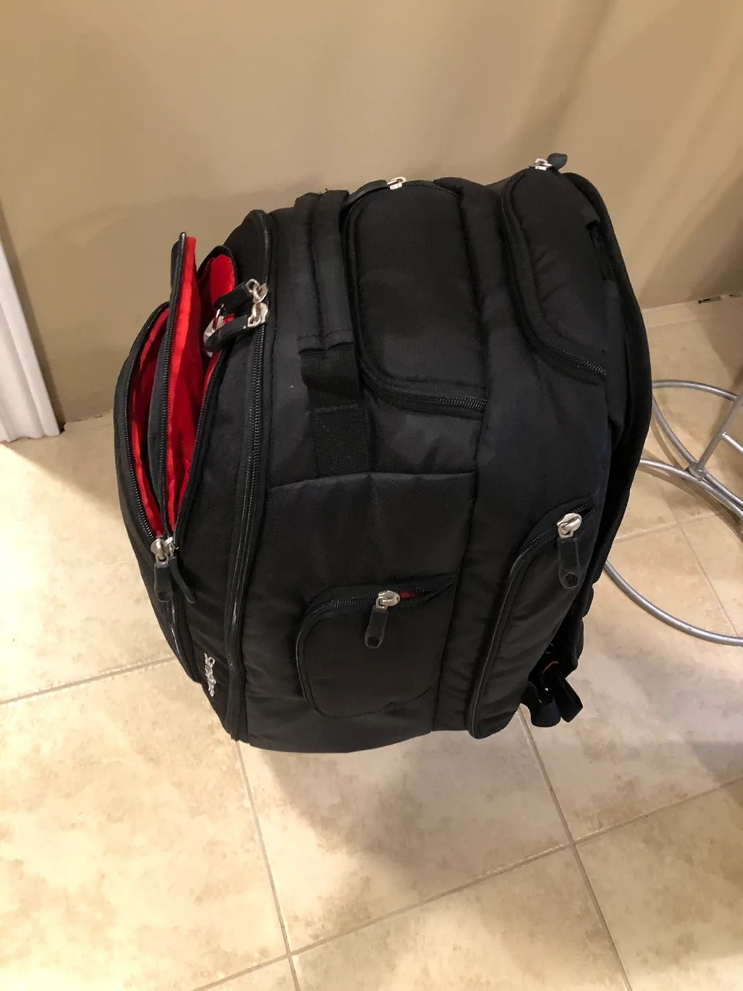 Samsonite Black Rolling Backpack image indicator(3)