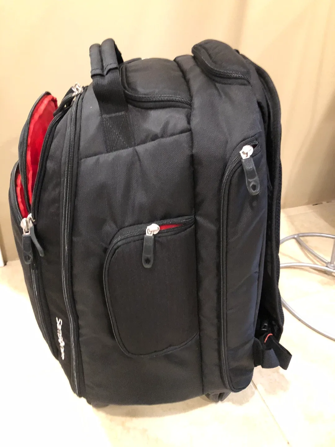 Samsonite Black Rolling Backpack image indicator(2)