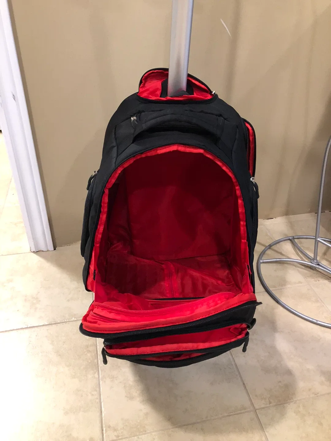 Samsonite Black Rolling Backpack image indicator(8)