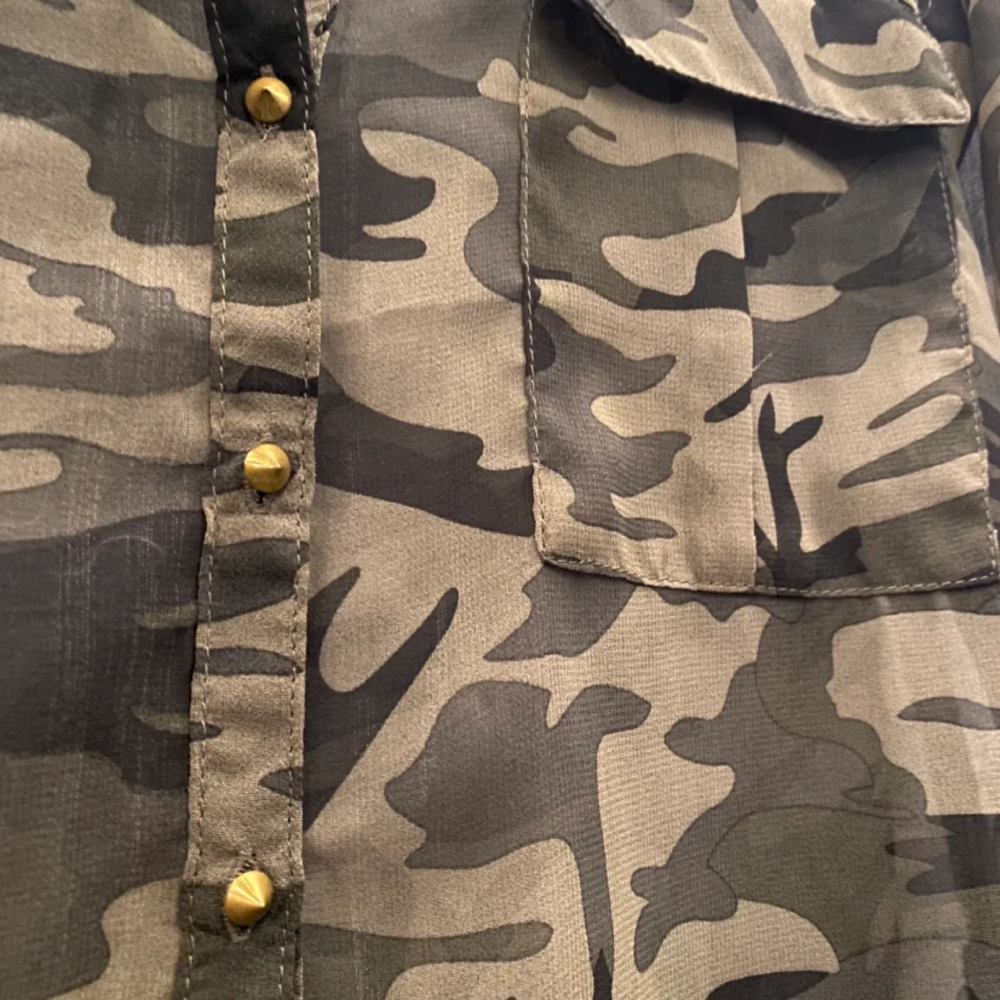 Bluenotes Sheer Camo Blouse - Size M 🥕 image indicator(2)