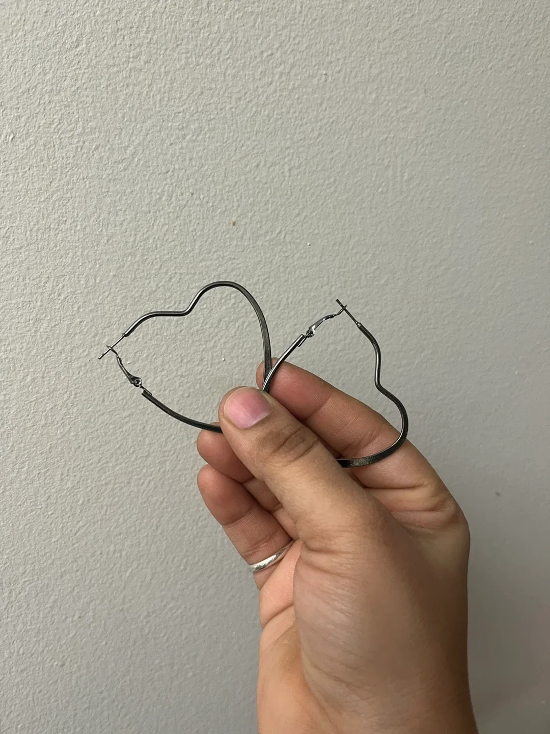 Heart Hoop Earrings - Black image indicator(2)