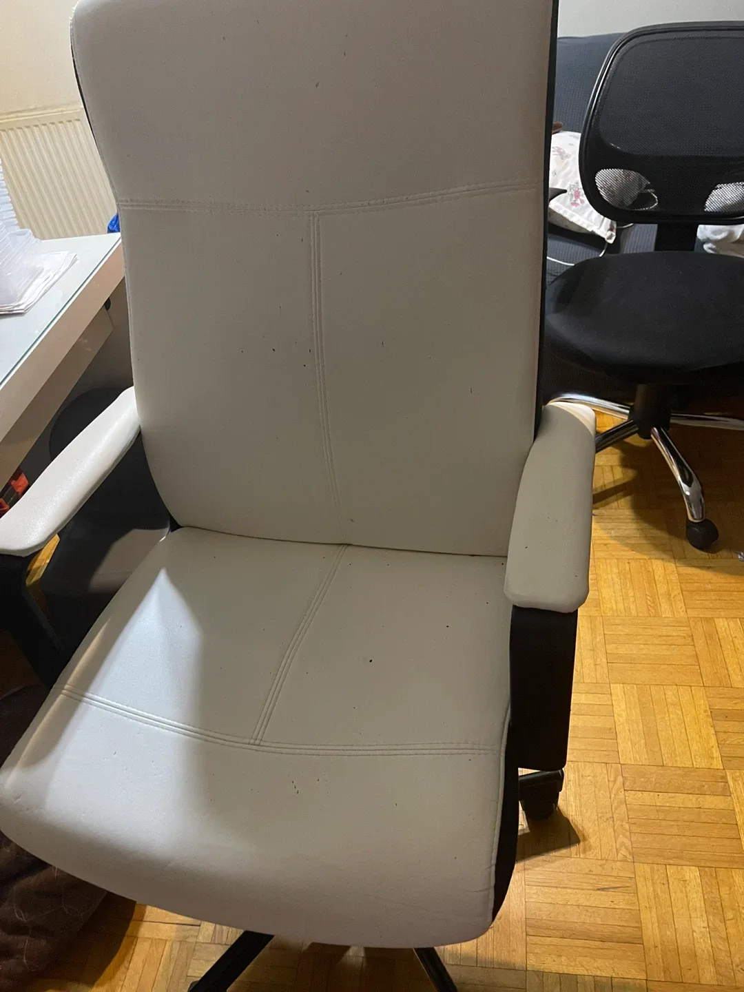 White & Black Office Chair image indicator(3)