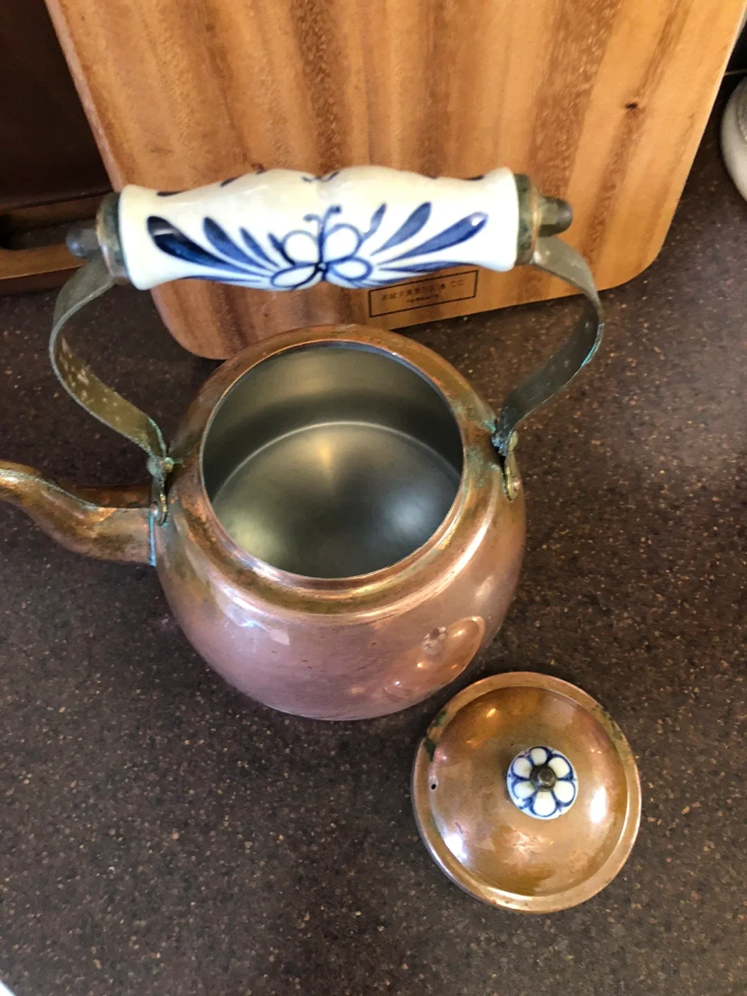 Vintage Copper Teapot with Ceramic Handle image indicator(4)