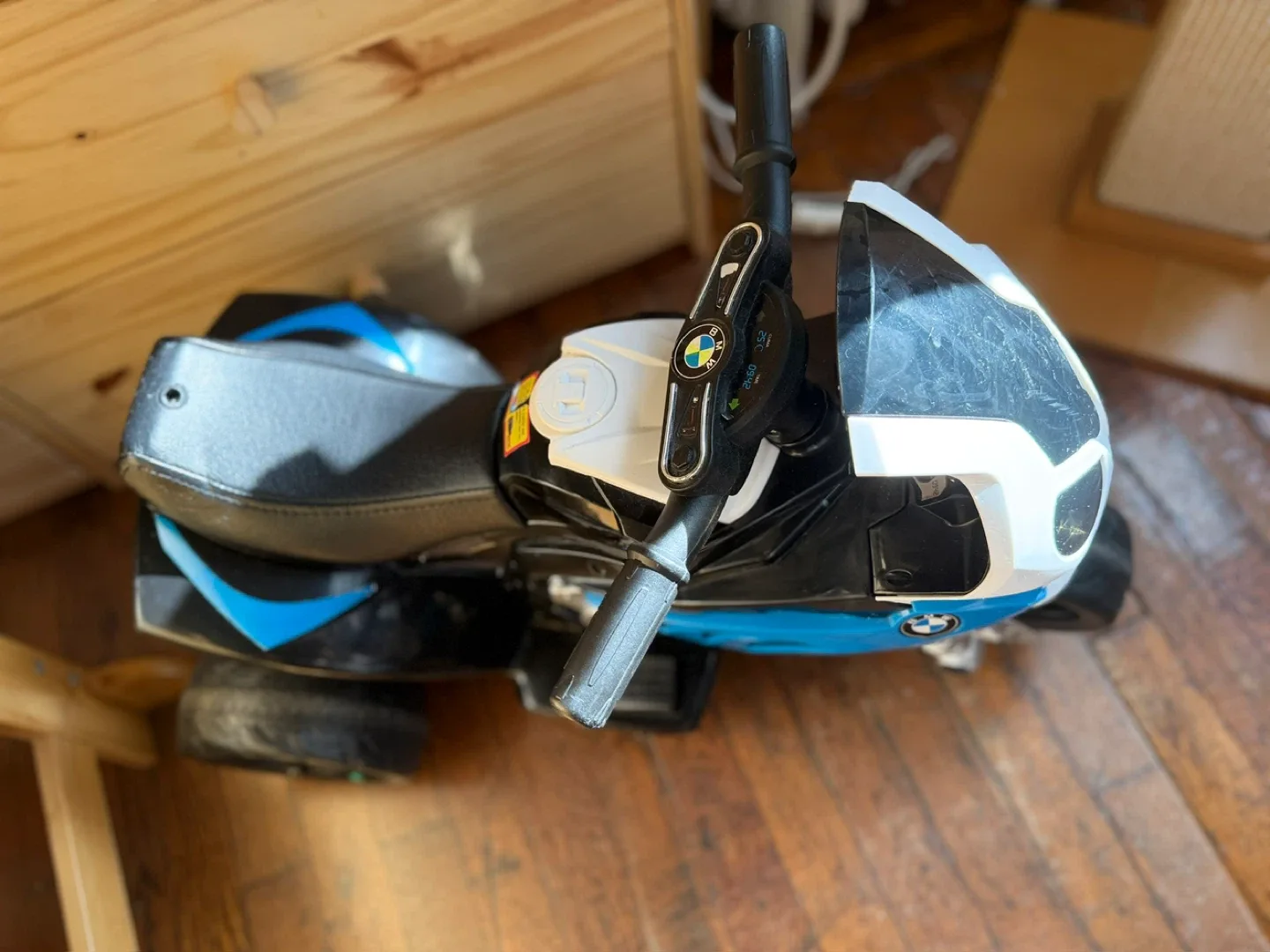 BMW S1000RR Kids Ride-On Motorcycle - Blue/Black image indicator(2)