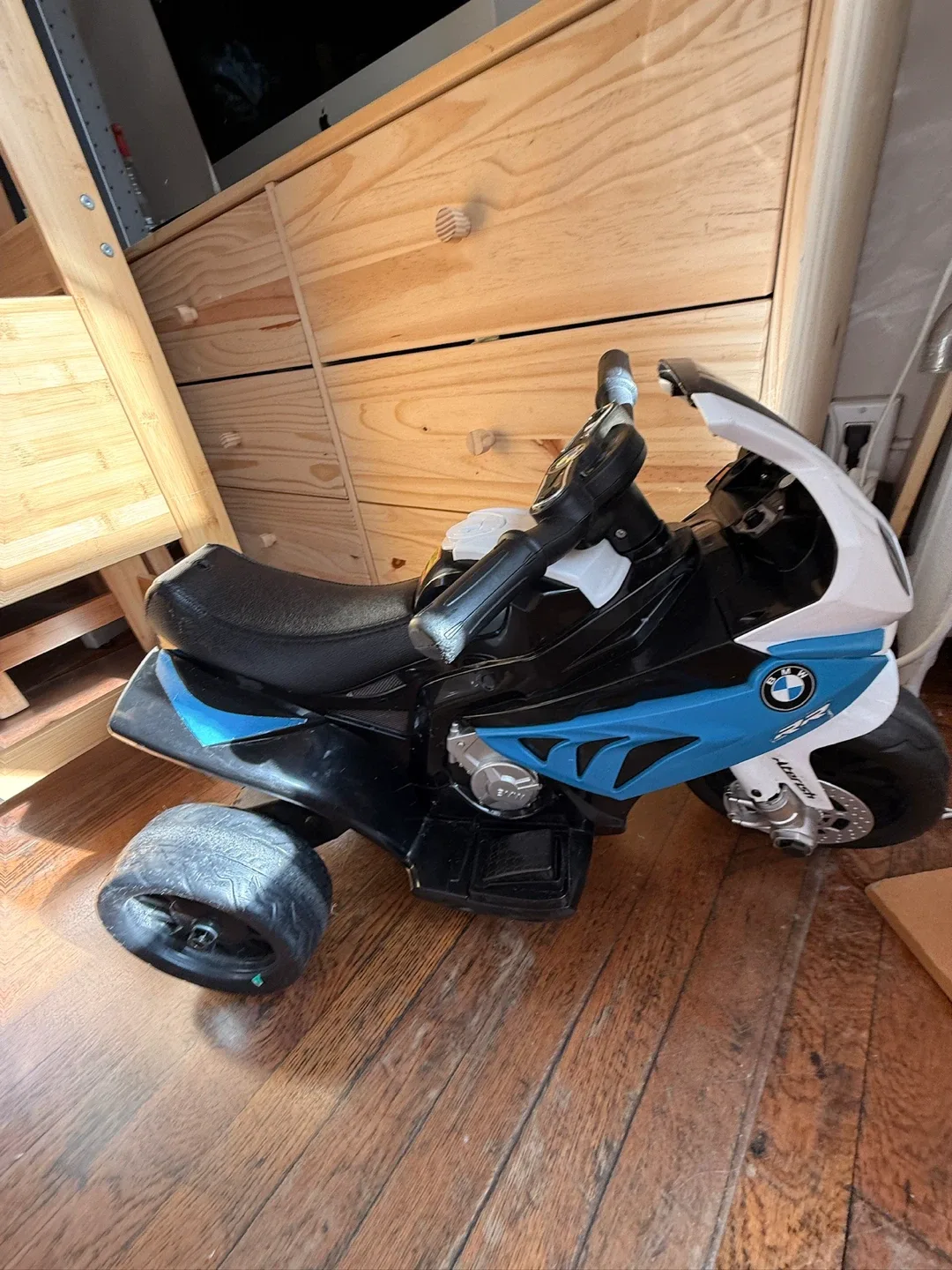 BMW S1000RR Kids Ride-On Motorcycle - Blue/Black image indicator(4)