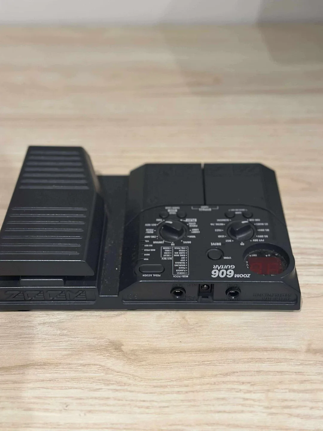 Zoom 606 Guitar Multi Effects Pedal thumbnail