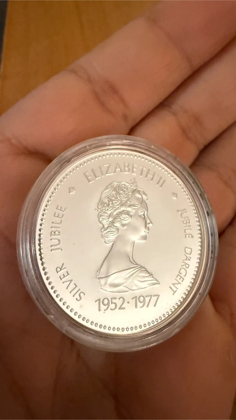 1977 Canadian 50% silver Dollar Coin 🥕