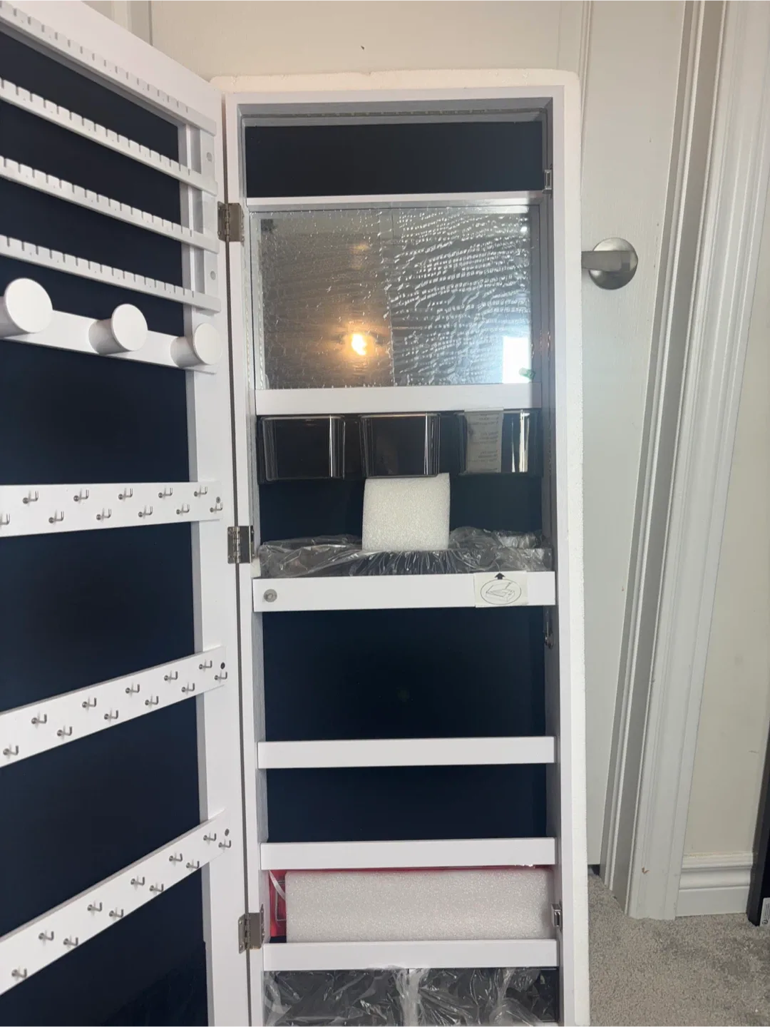 Over-the-Door Mirrored Jewellery Cabinet image indicator(4)