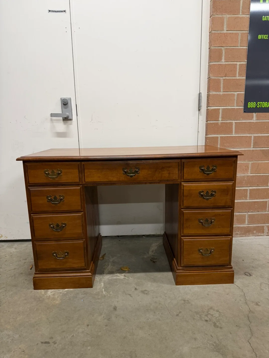 Office Desk w/drawers