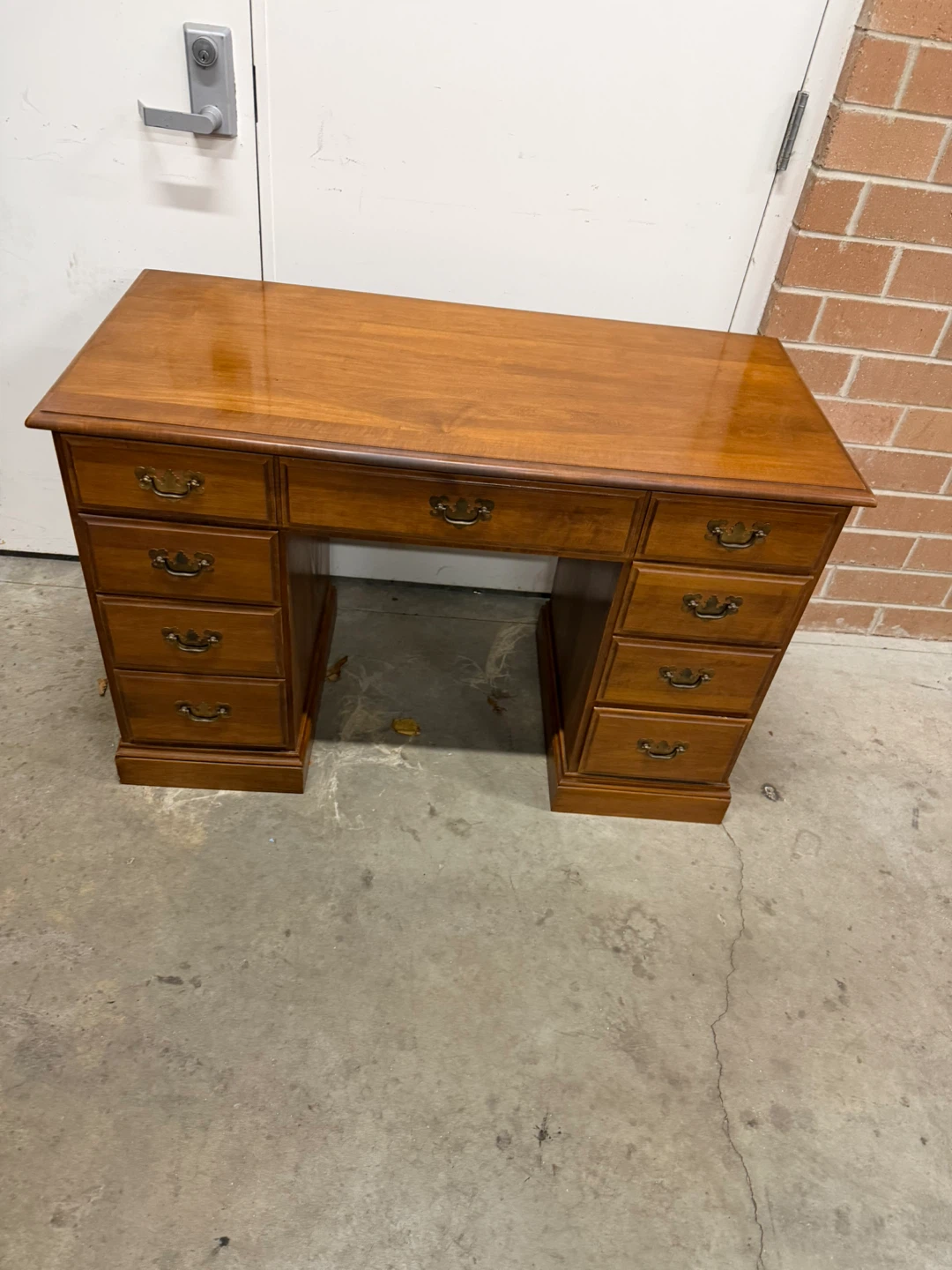 Office Desk w/drawers - photo 2