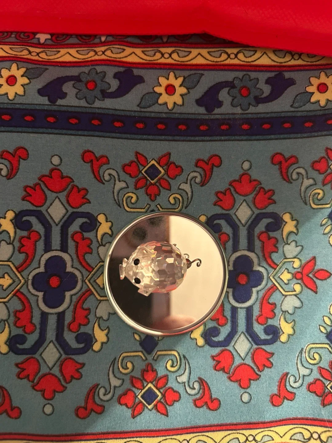 Swarovski Pig with metal tail figurine image indicator(4)