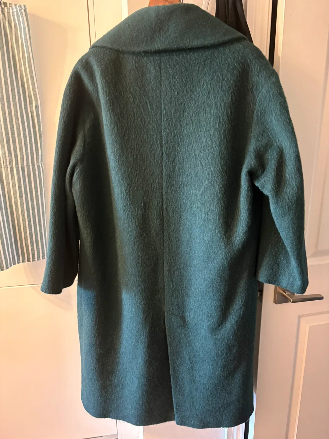 Green is hot! Zara Green Wool Blend Coat - Size L image indicator(3)