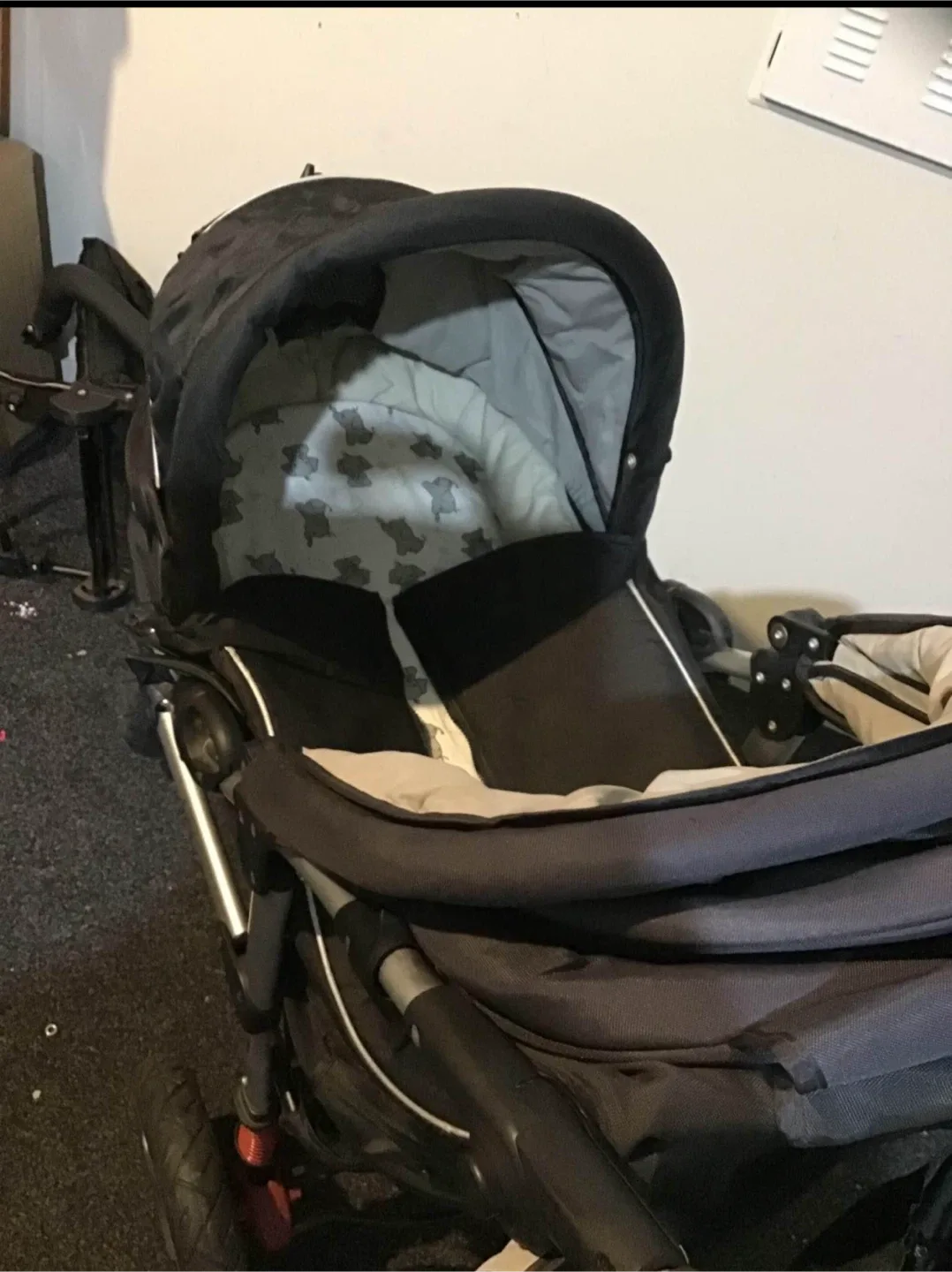 Urbin Stroller with exchangeable bassinet and toddler seat! image indicator(2)