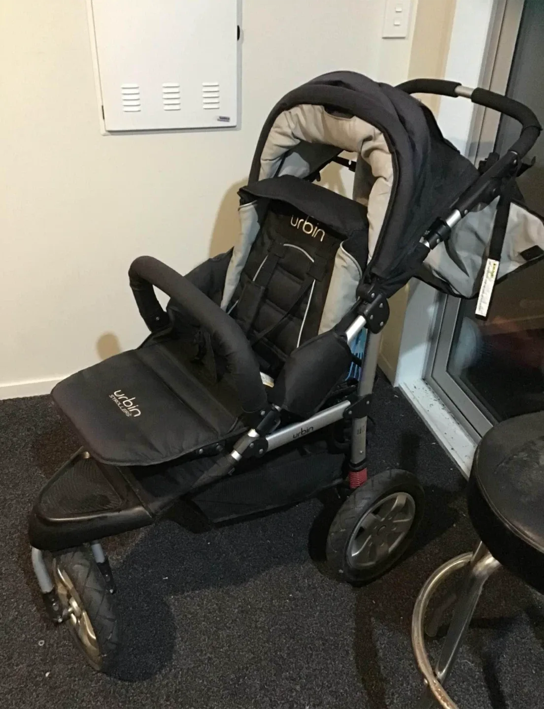 Urbin Stroller with exchangeable bassinet and toddler seat! image indicator(3)