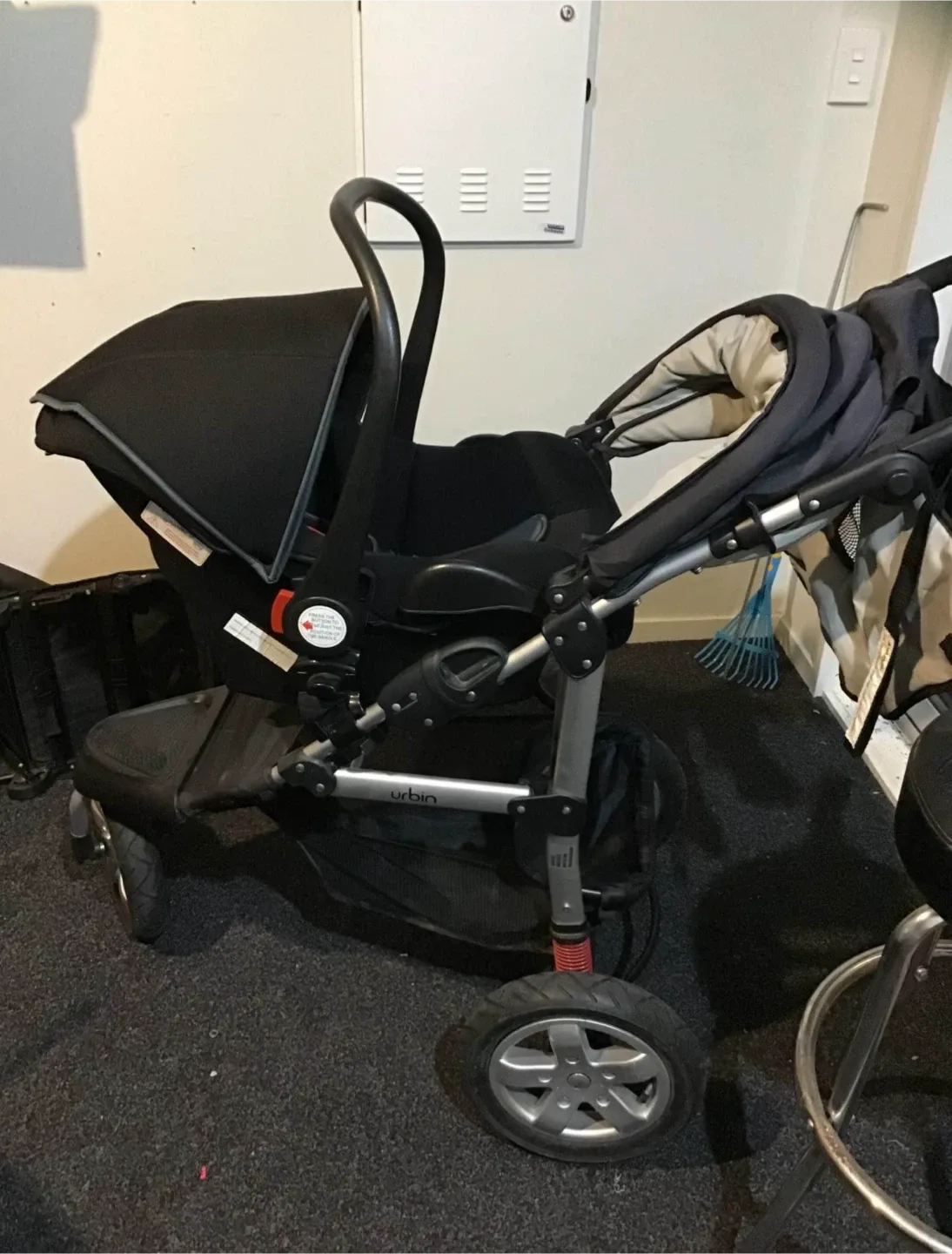 Urbin Stroller with exchangeable bassinet and toddler seat! image indicator(5)